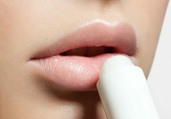 Гигиеническая помада для губ и как ее выбрать